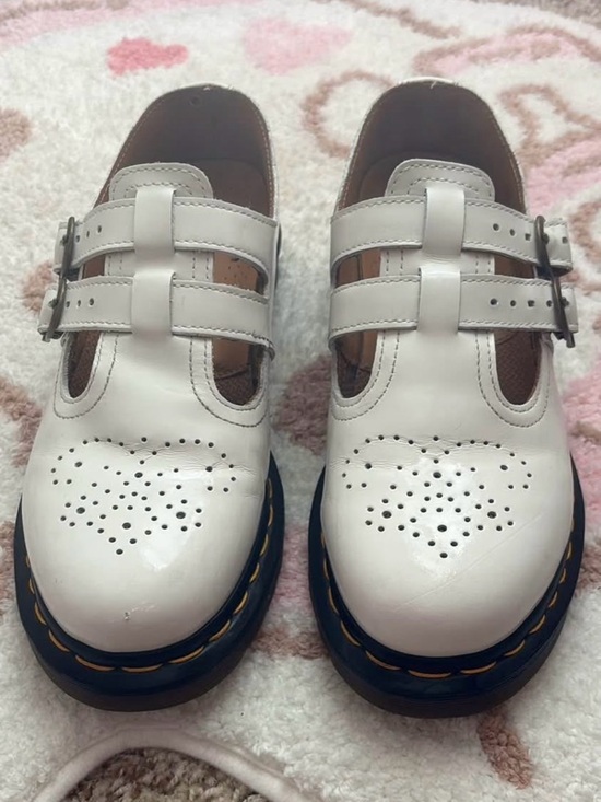 Dr. Martens Shoes - Dr. Martens Tan/Black Mary Jane Label Detail